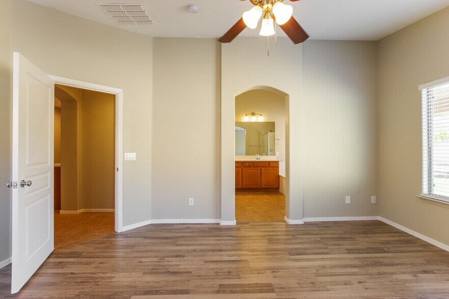 Building Photo - 3026 W Rapalo Rd