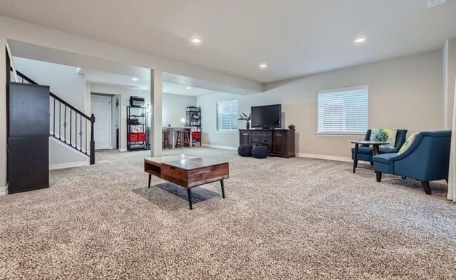Building Photo - Beautiful 5 bedroom home!!