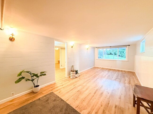 Building Photo - Beautiful Home in Convenient Northgate Location