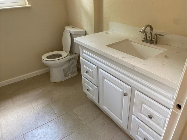 Building Photo - 3329 Longhorn Dr