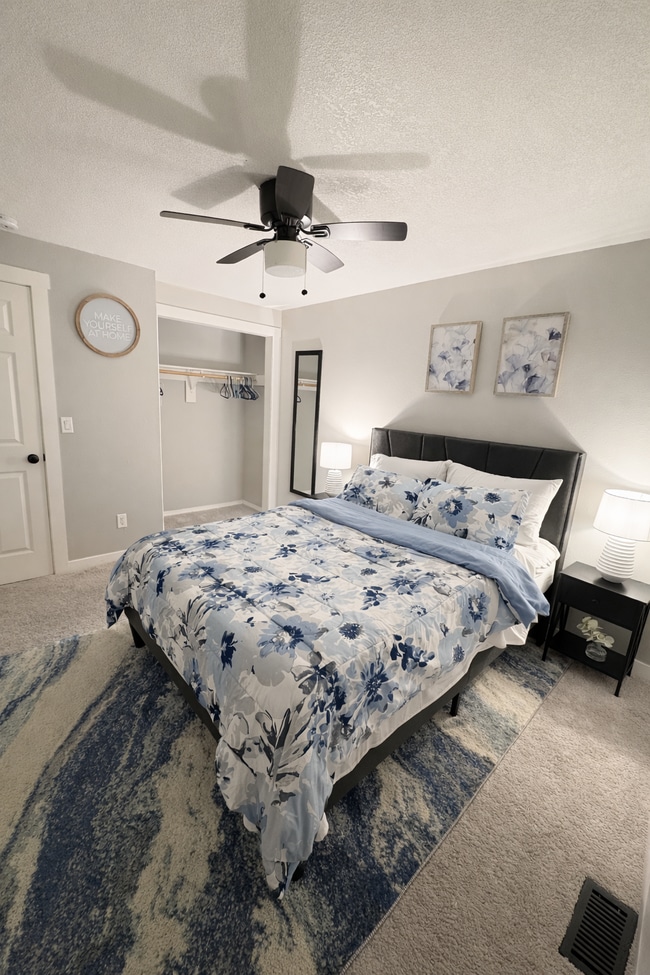 Building Photo - 19315 SW Oak St