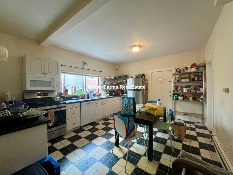 Primary Photo - 216 Broadway