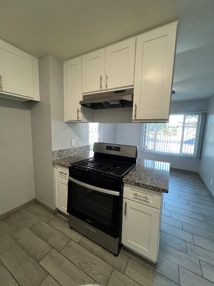 Building Photo - 1430 N Acacia St