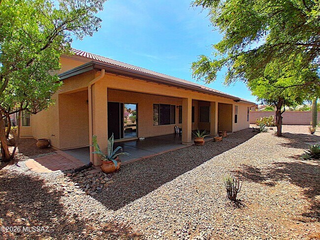Building Photo - 995 N Western Sunset Dr