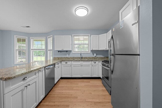 Building Photo - Beautiful 4BD/3BA plus Bonus Room on Sough...