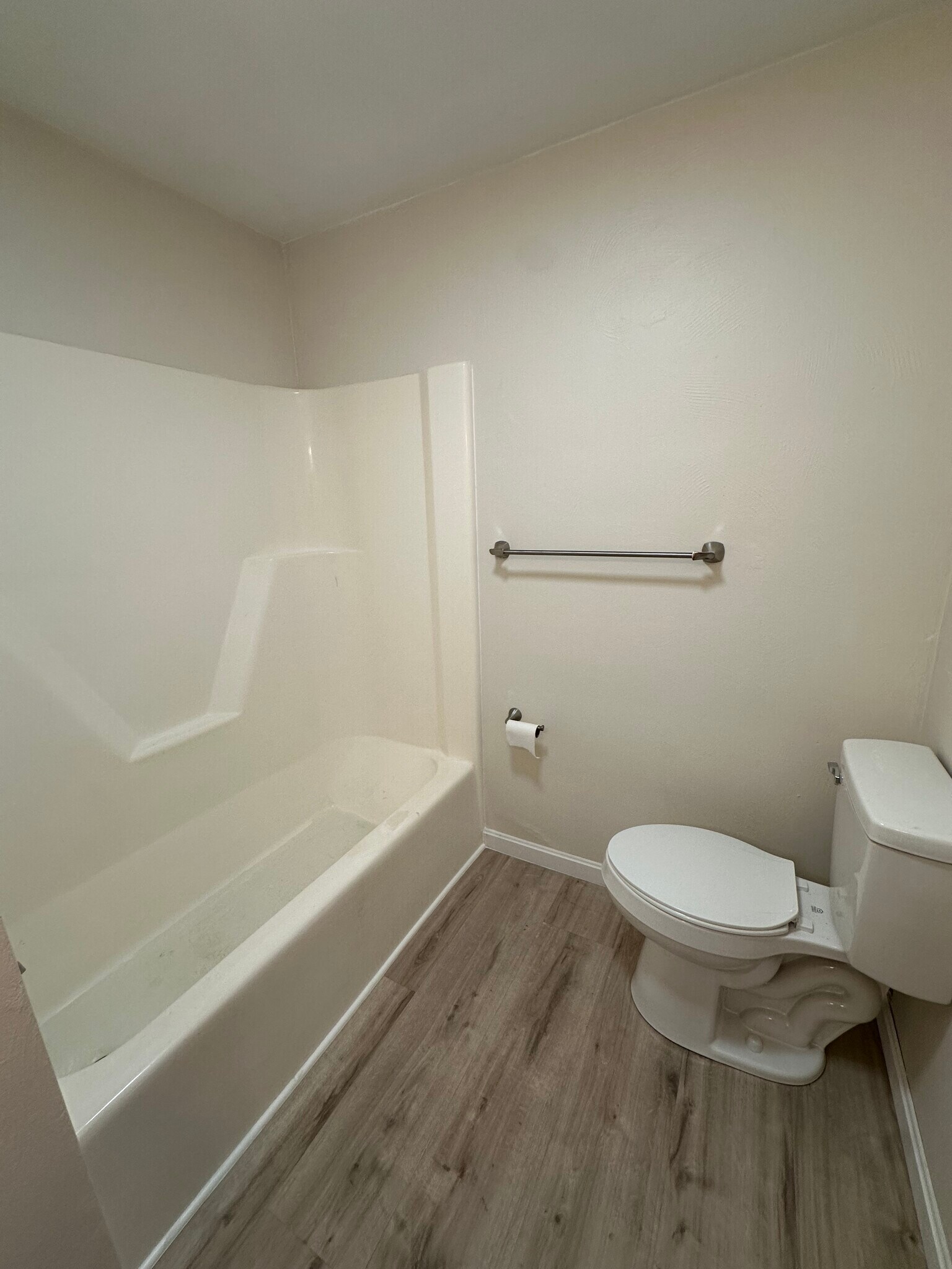 BATHROOM - 2218 Midland Dr