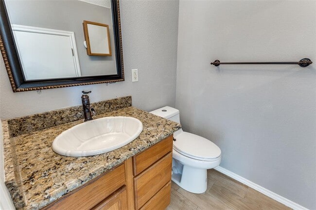 Building Photo - 2200 Milan Dr