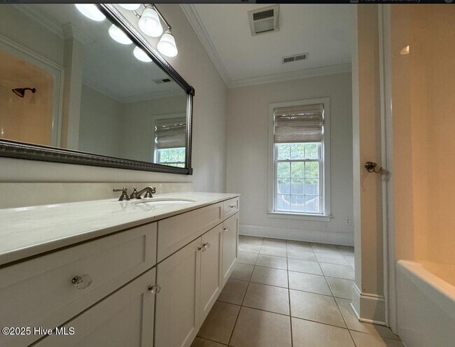 Building Photo - 428 N Belvedere Dr