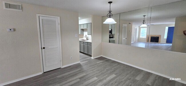 Building Photo - 9700 Leawood Blvd