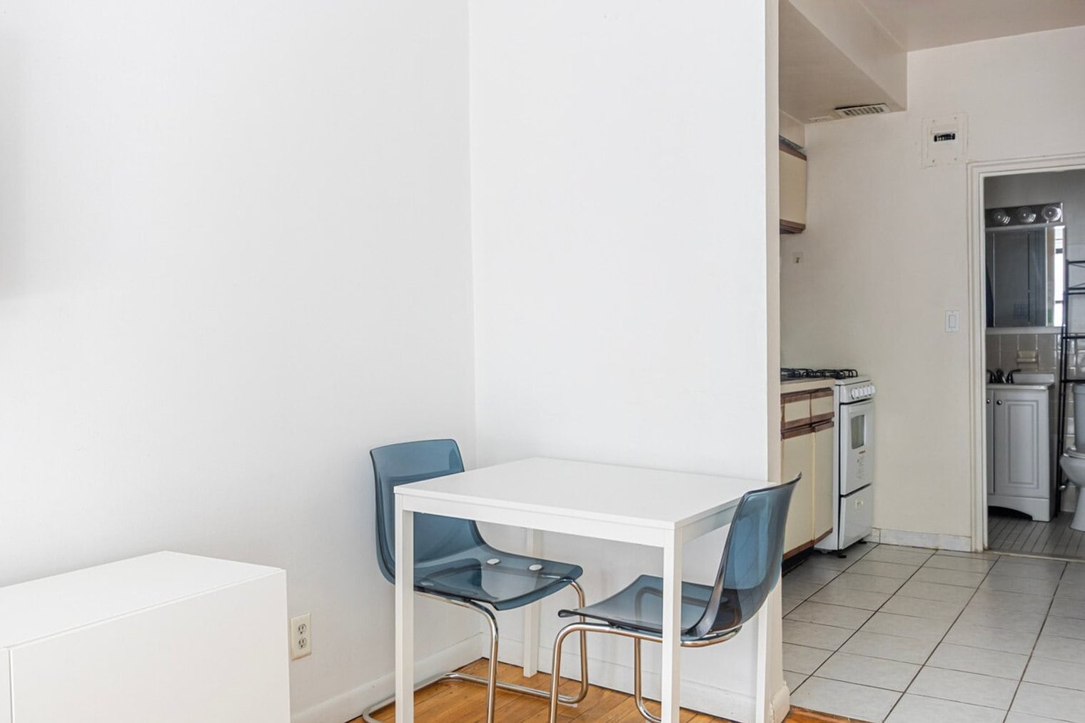 Building Photo - 318 E 80th St