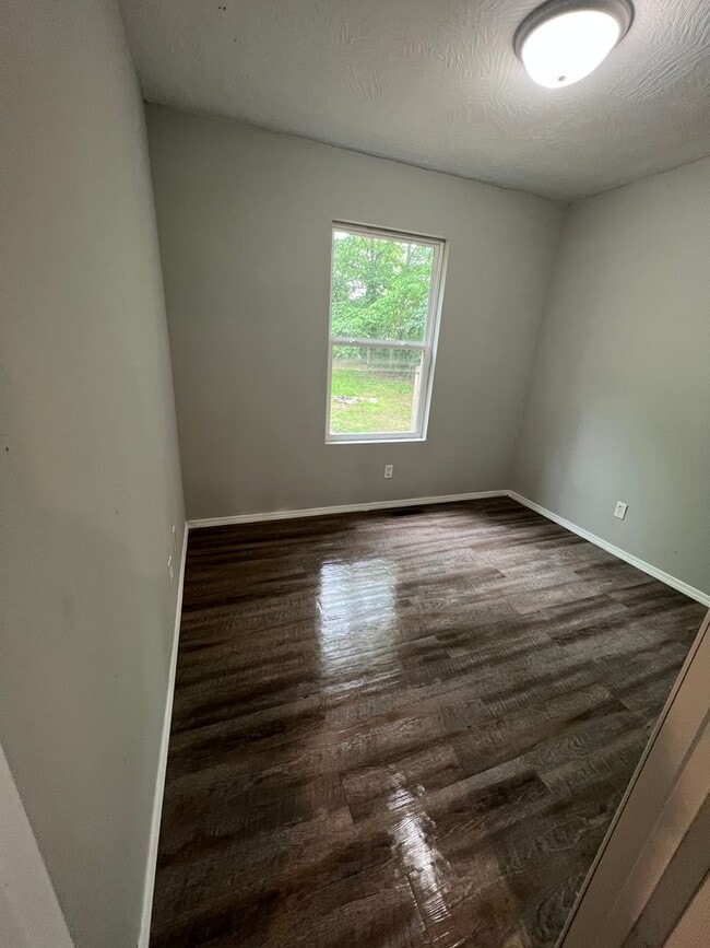 Building Photo - 3 Bed 2 Bath House