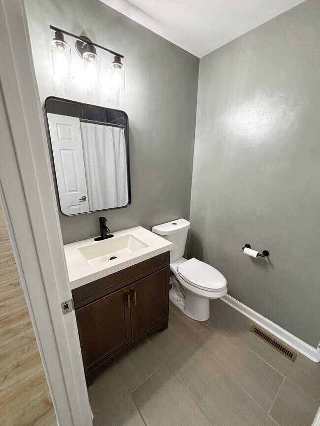 Building Photo - 10355 Bunting Rd