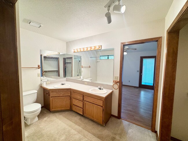 Building Photo - Now leasing in West Boise! This single-lev...