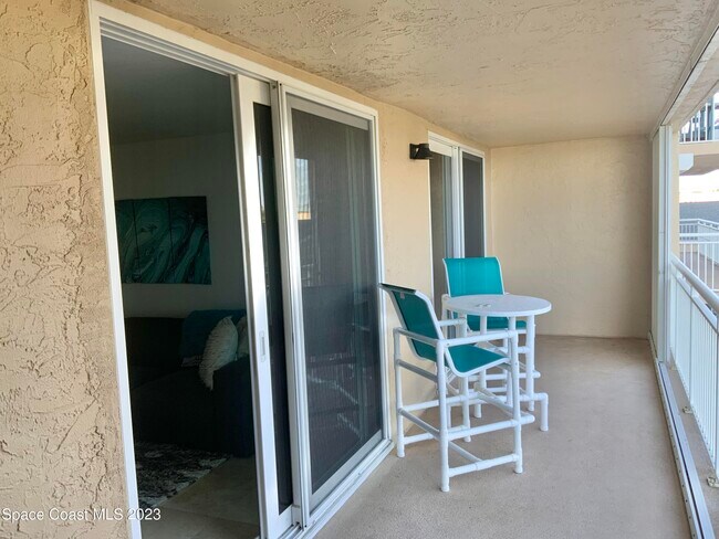 Building Photo - 877 N Hwy A1A