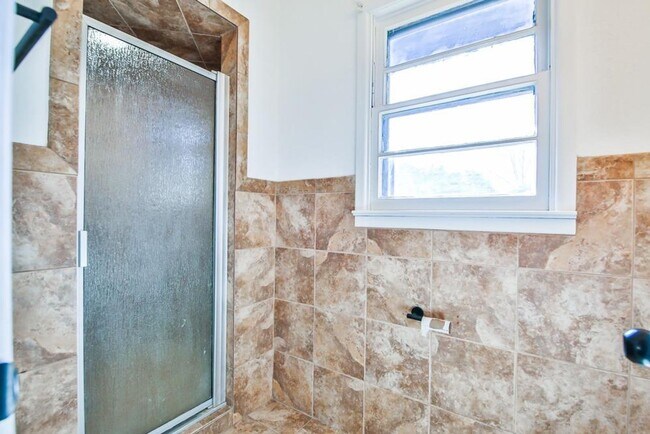 Building Photo - PRE-LEASING: Beautifully Updated 3 Bedroom Home