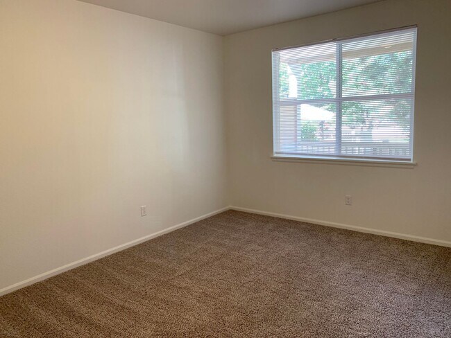 Building Photo - 1977 Grays Peak Dr