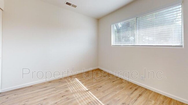 Building Photo - 71 Mono Ave