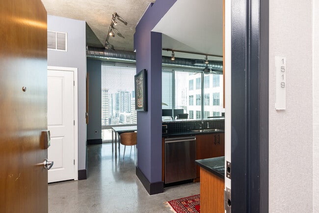 Building Photo - 943 Peachtree St NE