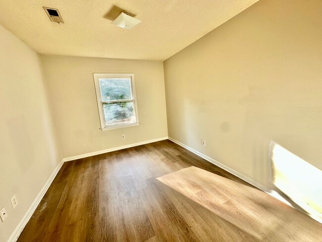 Building Photo - 507 Ebenezer Ave