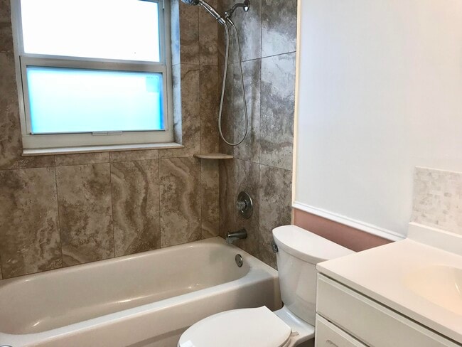 Building Photo - 2858 N Dixie Hwy