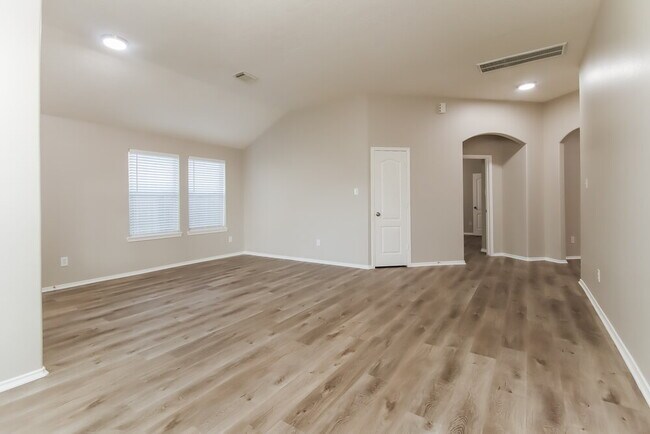 Building Photo - 7543 Summer Dale Dr