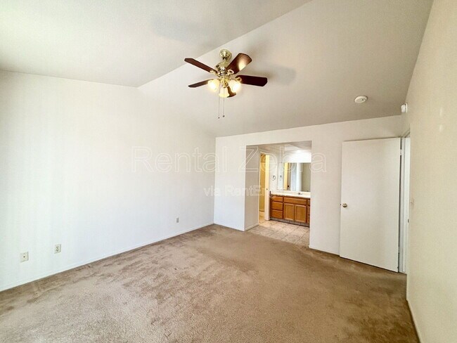 Building Photo - 3068 W Queens Cir