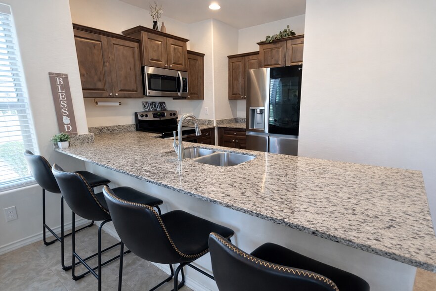 Building Photo - 854 S San Marcos Dr