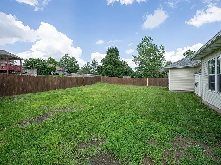 Building Photo - 211 Jackal Dr