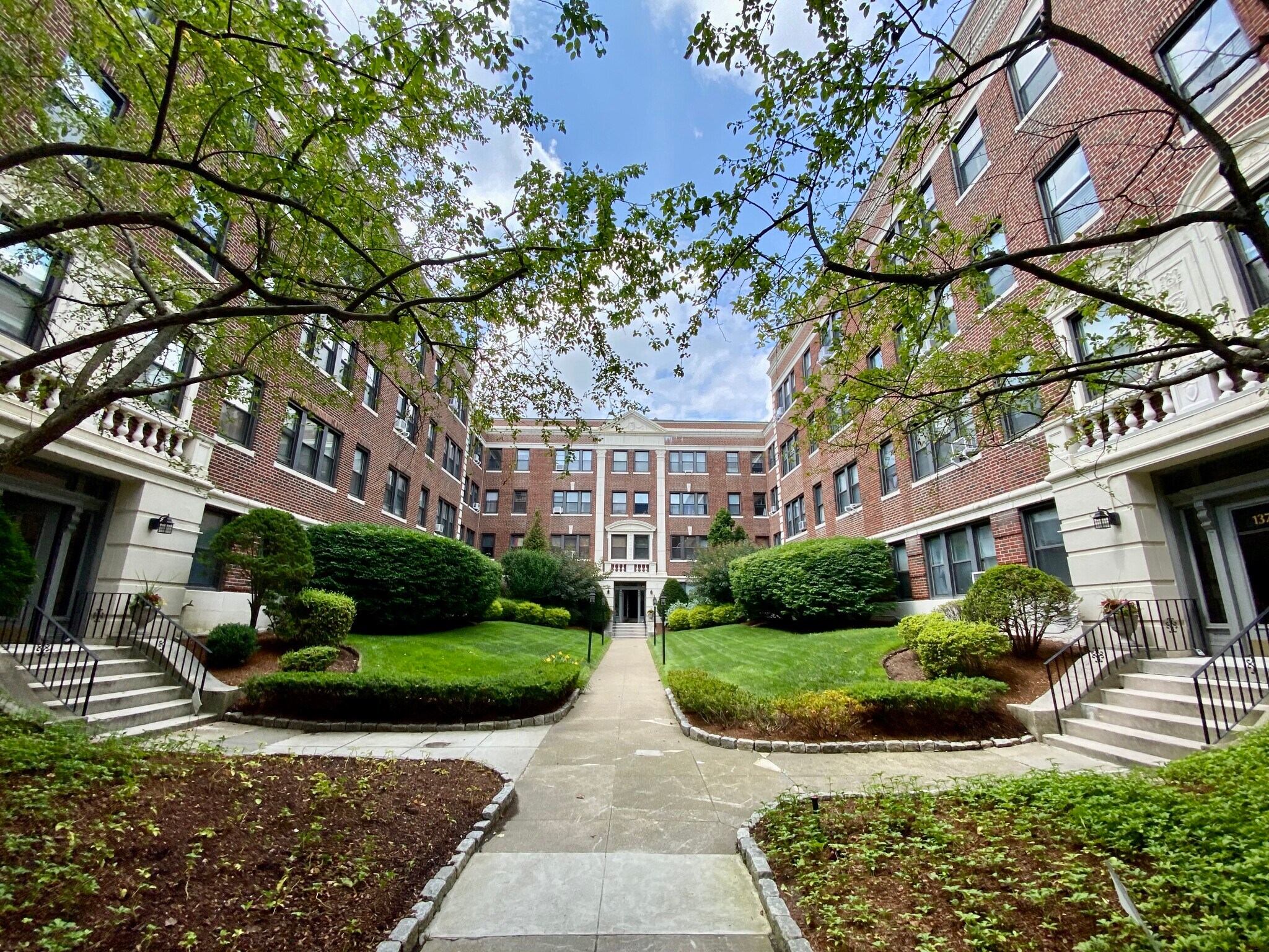 Building Photo - 137 Englewood Ave