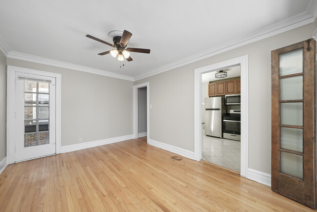 Building Photo - Massive (1255 SF)  2br/1ba in Oak Park's m...