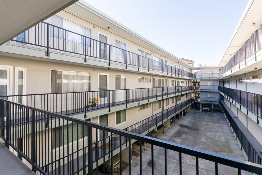 Building Photo - 3877 Howe St