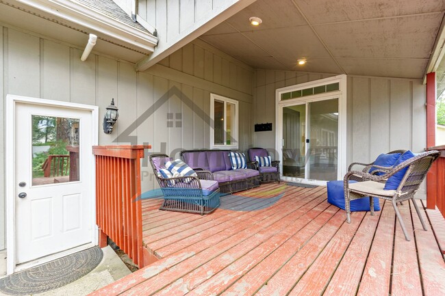Building Photo - 4 Bedroom 4 Bathroom Home with Attached 2-...