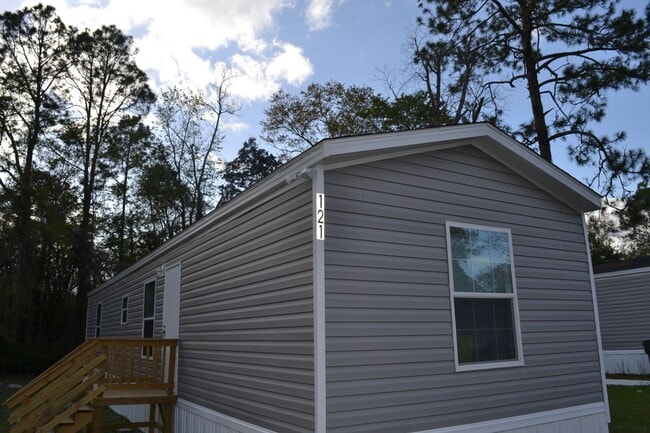 Building Photo - 121 Garlington Cir