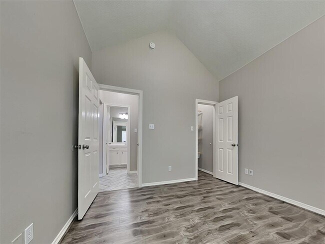 Building Photo - 6855 Tournament Dr