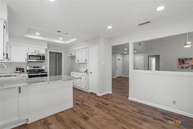 Building Photo - 101 N Kings Canyon Dr