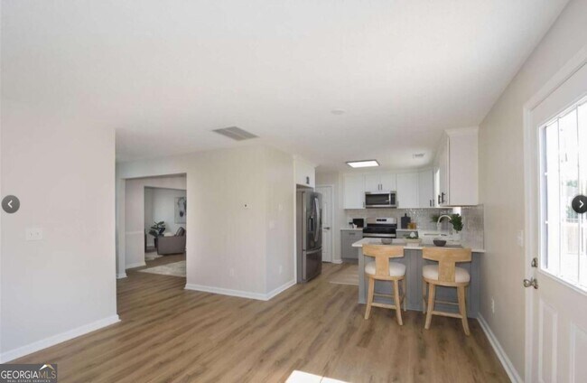 Building Photo - 833 Oakview Trce