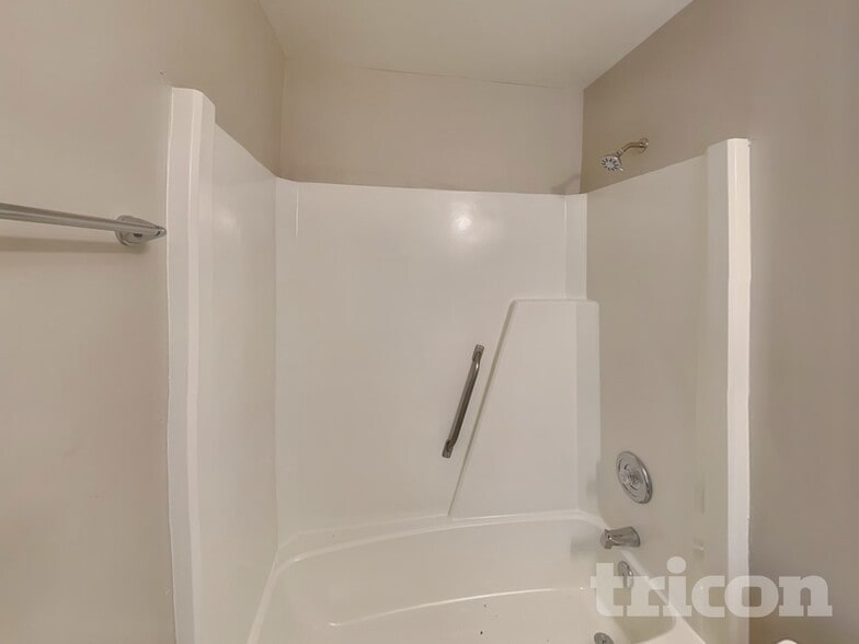 Building Photo - 6631 Flat Rock Dr