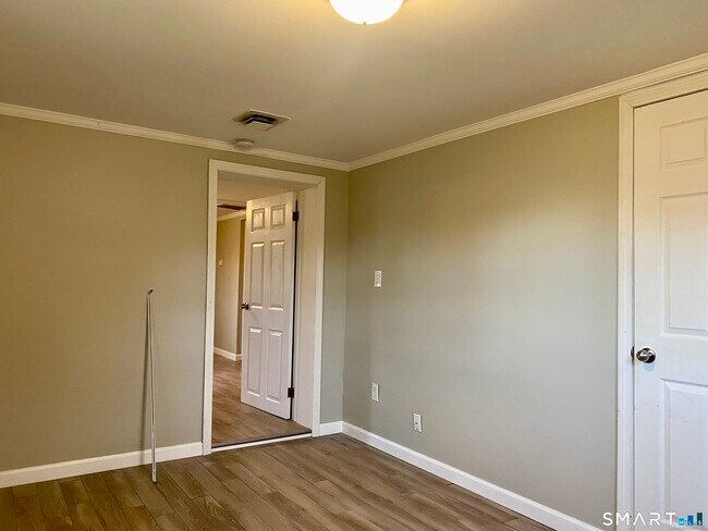 Building Photo - 43 Rodney St