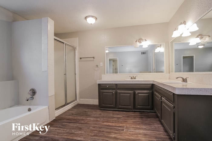 Building Photo - 17803 S Cypress Villas Dr