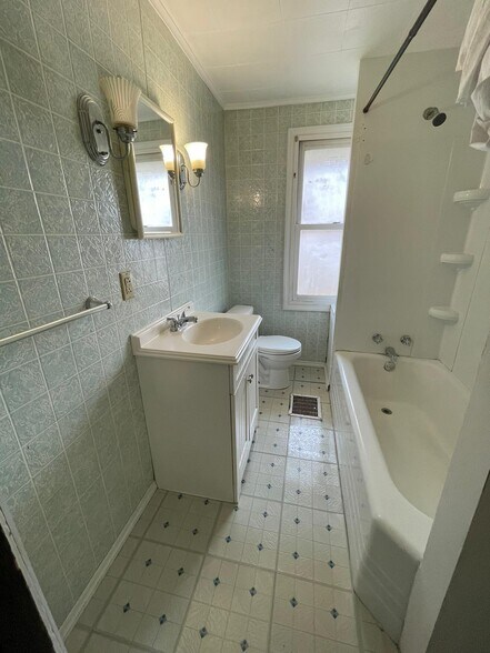 Building Photo - 1608 Woodmont Ave