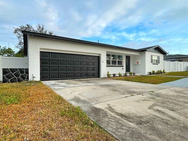 Building Photo - 2860 35th St S