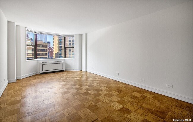 Building Photo - 71 E 71st St