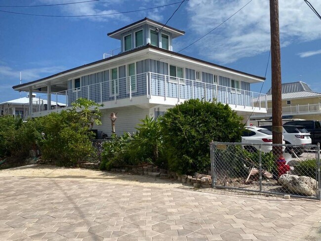 Building Photo - 104 Primrose Ln