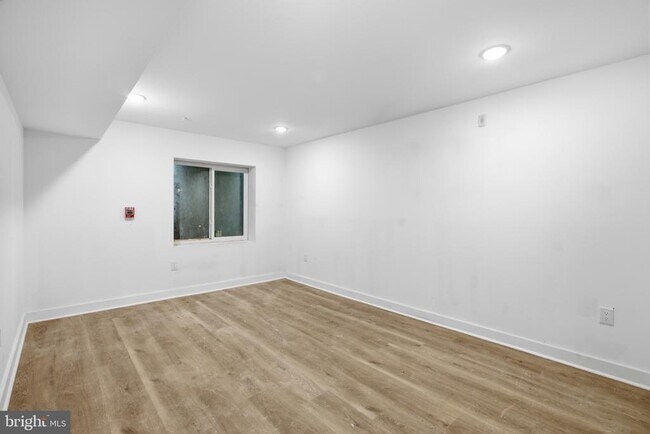 Building Photo - 669 N 39th St