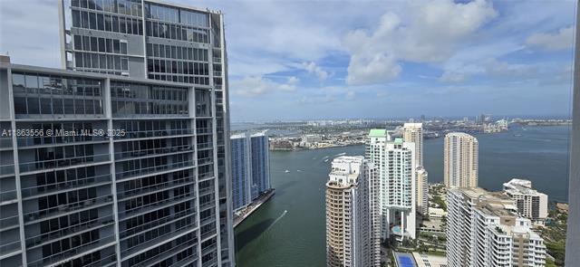 Building Photo - 495 Brickell Ave