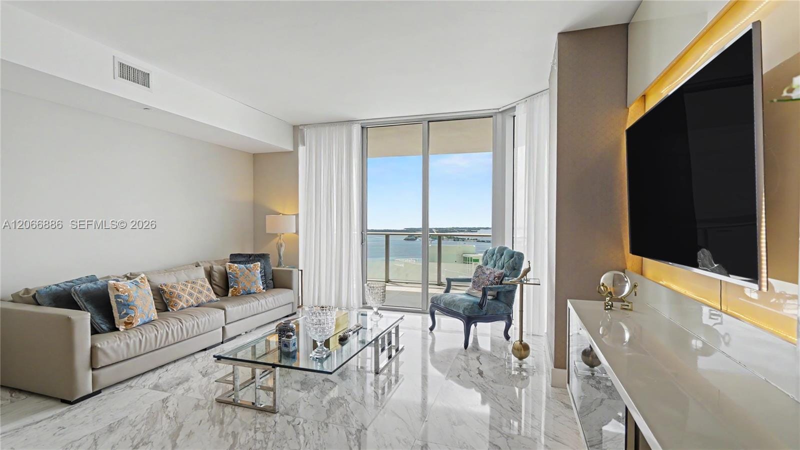 Building Photo - 1300 Brickell Bay Dr