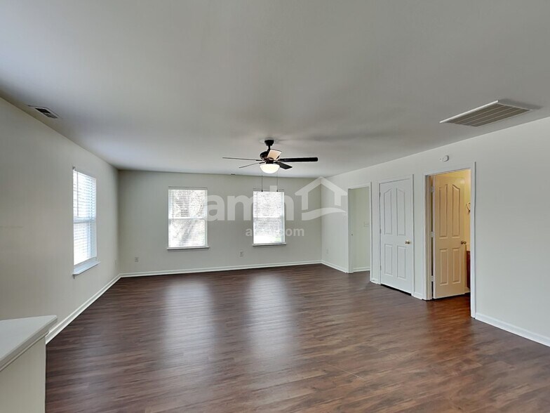 Building Photo - 104 Thorsen Dr