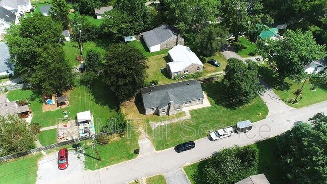 Building Photo - 246A East Woodrow Street