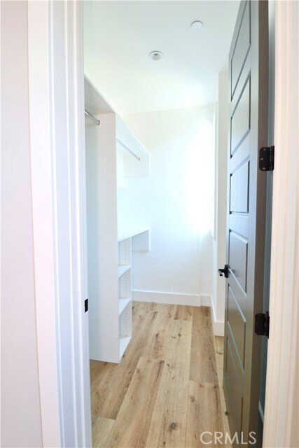 Building Photo - 1348 S Burnside Ave