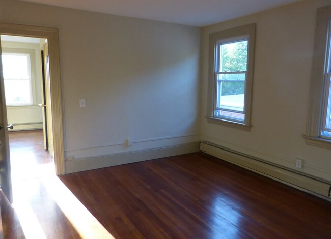 Building Photo - Mansfield Heights | 317-319 Mansfield St.